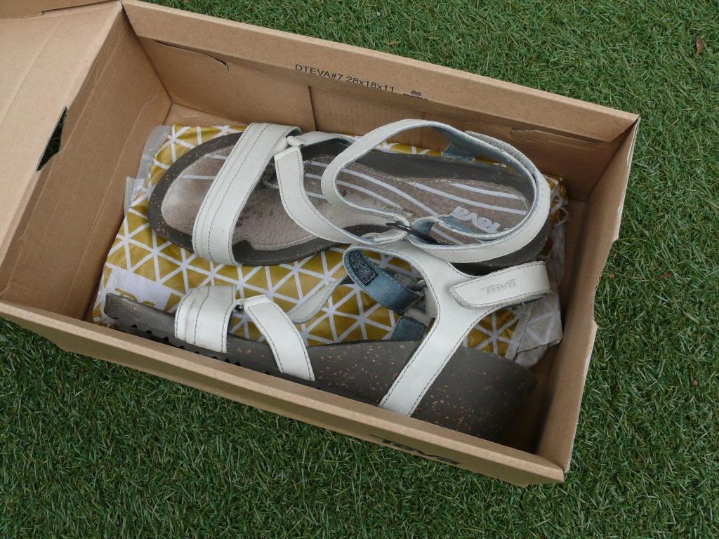 TEVA heerlijke wandelschoenen met sleehak maat 38 als nieuw, Zo goed als nieuw, Teva, Grijs, Wandelschoenen