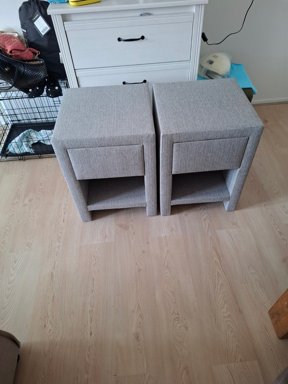 Set van 2 nachtkastjes Swiss Sense (nagenoeg nieuw), Huis en Inrichting, Slaapkamer | Nachtkastjes, Ophalen, Overige materialen