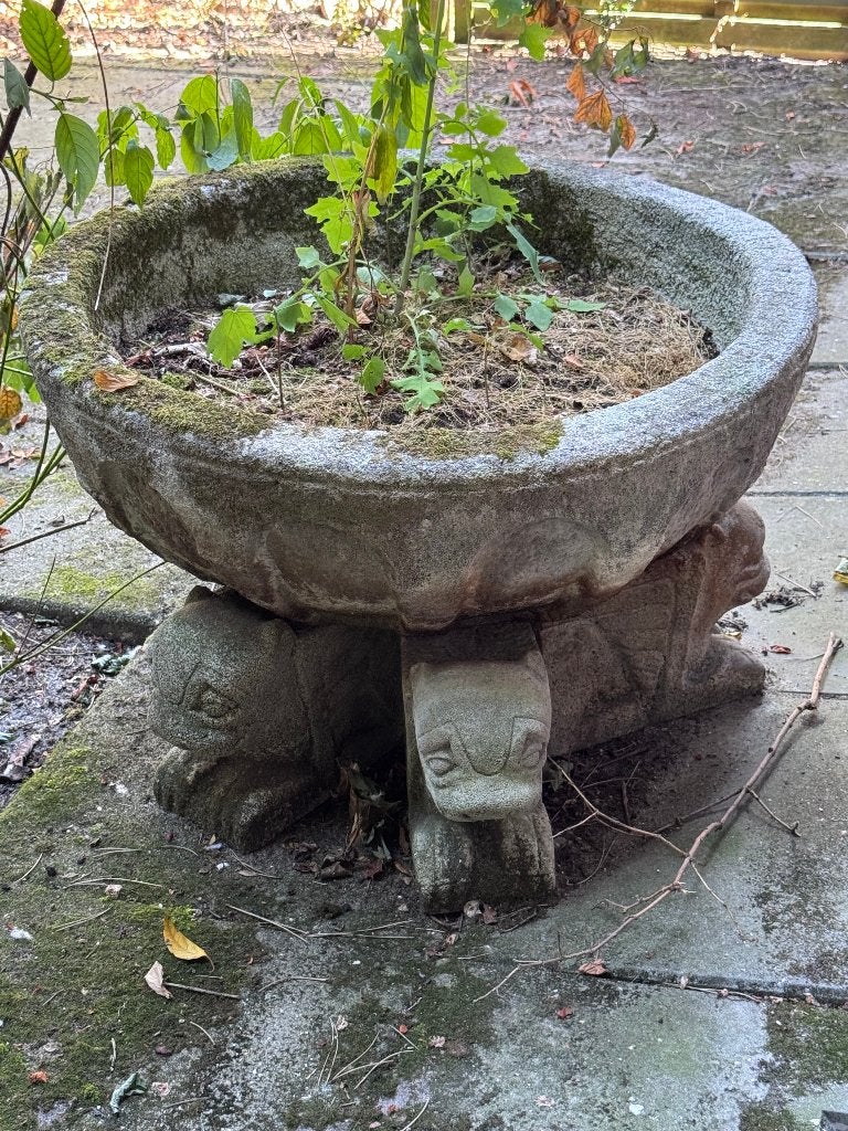Stenen tuinschaal / plantenbak op 4 mythische dieren, Ophalen, Steen, Gebruikt, Rond