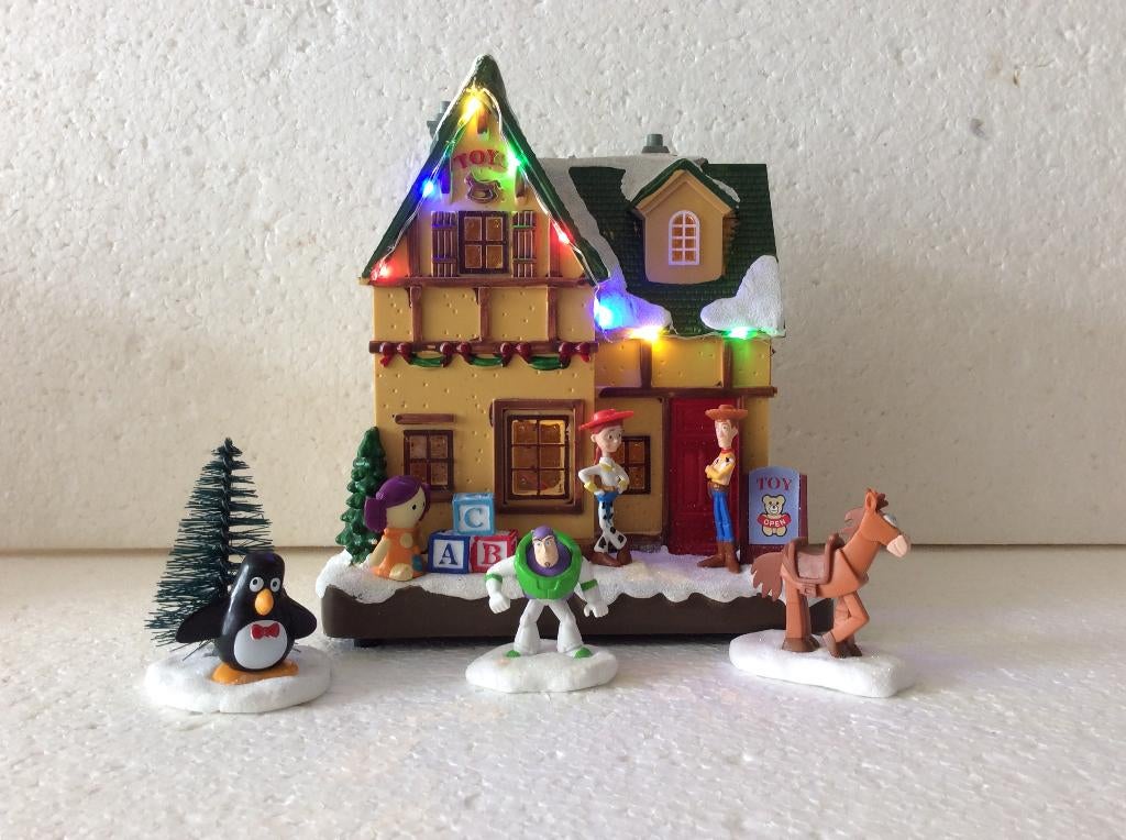 kerstdorp huis met Disney figuren van toystory, Verzamelen, Disney, Ophalen of Verzenden, Overige figuren, Zo goed als nieuw, Beeldje of Figuurtje