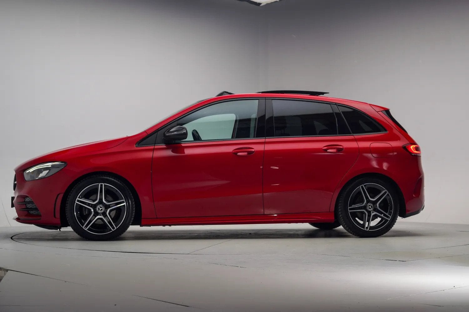 Mercedes-Benz B-Klasse 200 AMG-Line Night Aut. [ Panorama LE, Automaat, Gebruikt, 4 cilinders, 163 pk