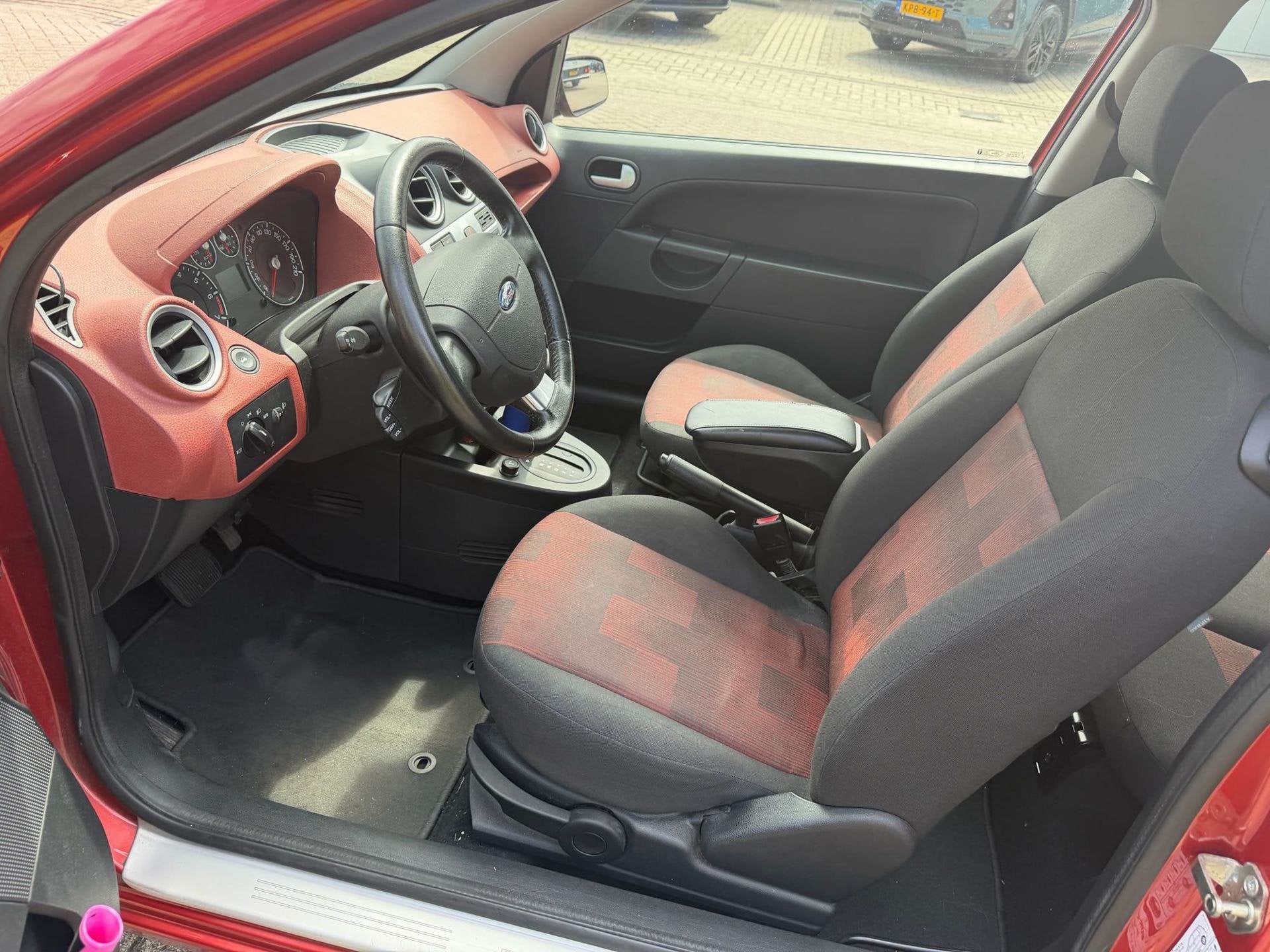 Ford Fiesta 1.6-16V Futura 101pk Automaat 2e eigenaar Airco, Auto's, Ford, 1596 cc, 4 cilinders, Metallic lak, 1023 kg