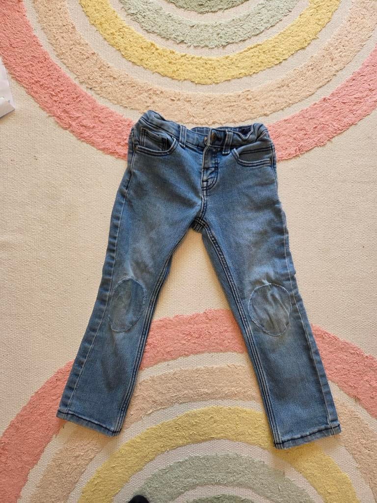 Jeans spijkerbroek hema 104 gerepareerde knieën,, Broek, Gebruikt, Ophalen of Verzenden, Hema