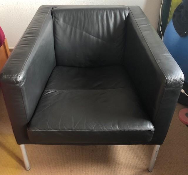 Fauteuil zwart kunstleer, Ophalen, Kunststof, Gebruikt, 75 tot 100 cm