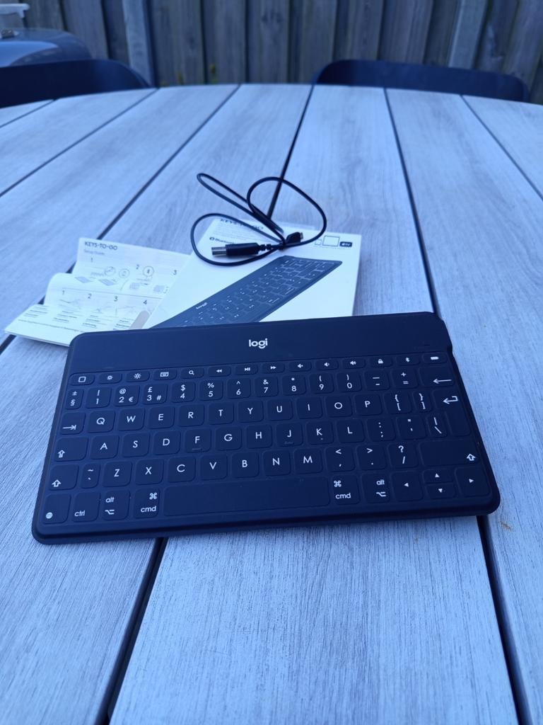 Logitech Keys-To-Go Bluetooth Toetsenbord, Computers en Software, Toetsenborden, Ophalen of Verzenden, Zo goed als nieuw