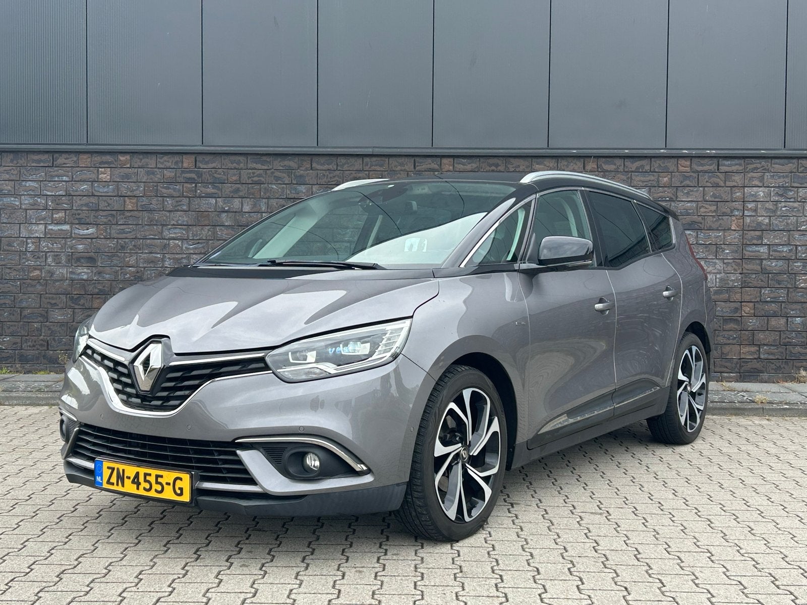 Renault Grand Scenic 1.3 TCE Bose Autom, Pano, Trekhaak, Euro 5, Zwart, 1850 kg, Particulier