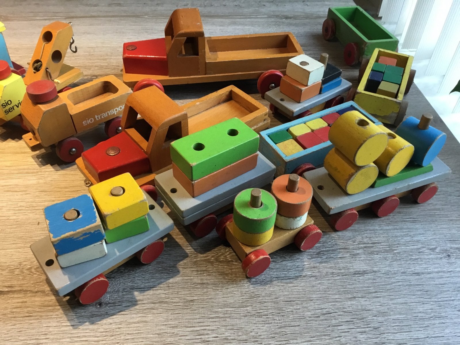 houten speelgoed: SIO vrachtwagens en trein Hand gemaakt, Ophalen of Verzenden
