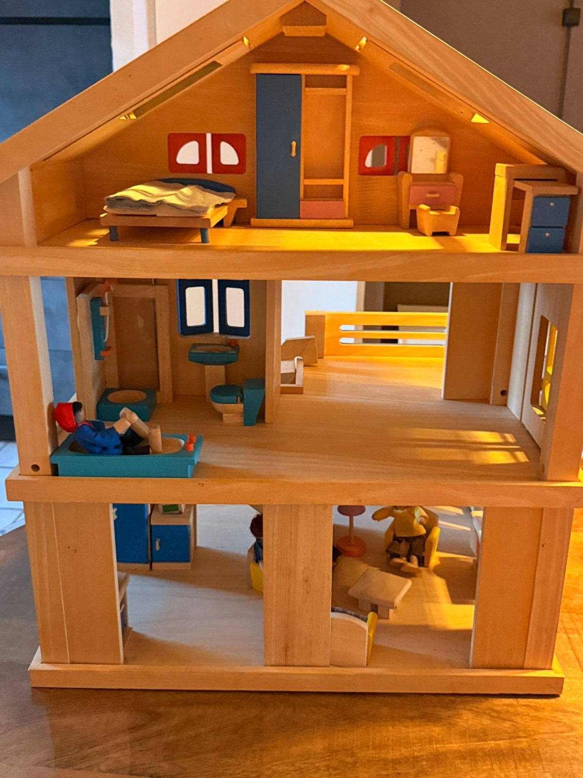 Houten poppenhuis – vintage/retro – compleet ingericht, Kinderen en Baby's, Speelgoed | Poppenhuizen, Ophalen, Zo goed als nieuw