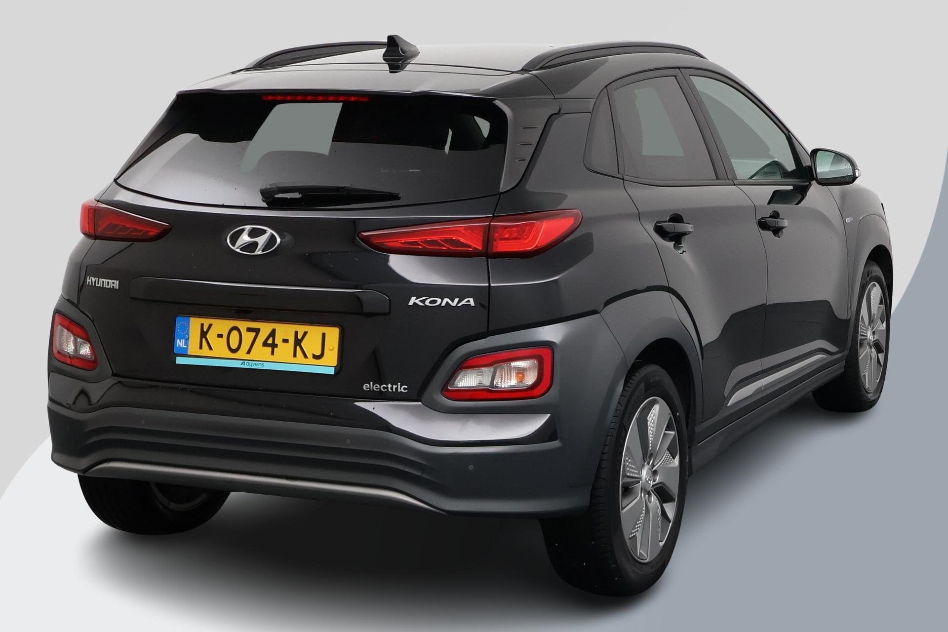 Hyundai Kona EV Premium 64 kWh | SOH 100 % | Lederen Interie, Auto's, Gebruikt, Zwart, Origineel Nederlands, 64 kWh