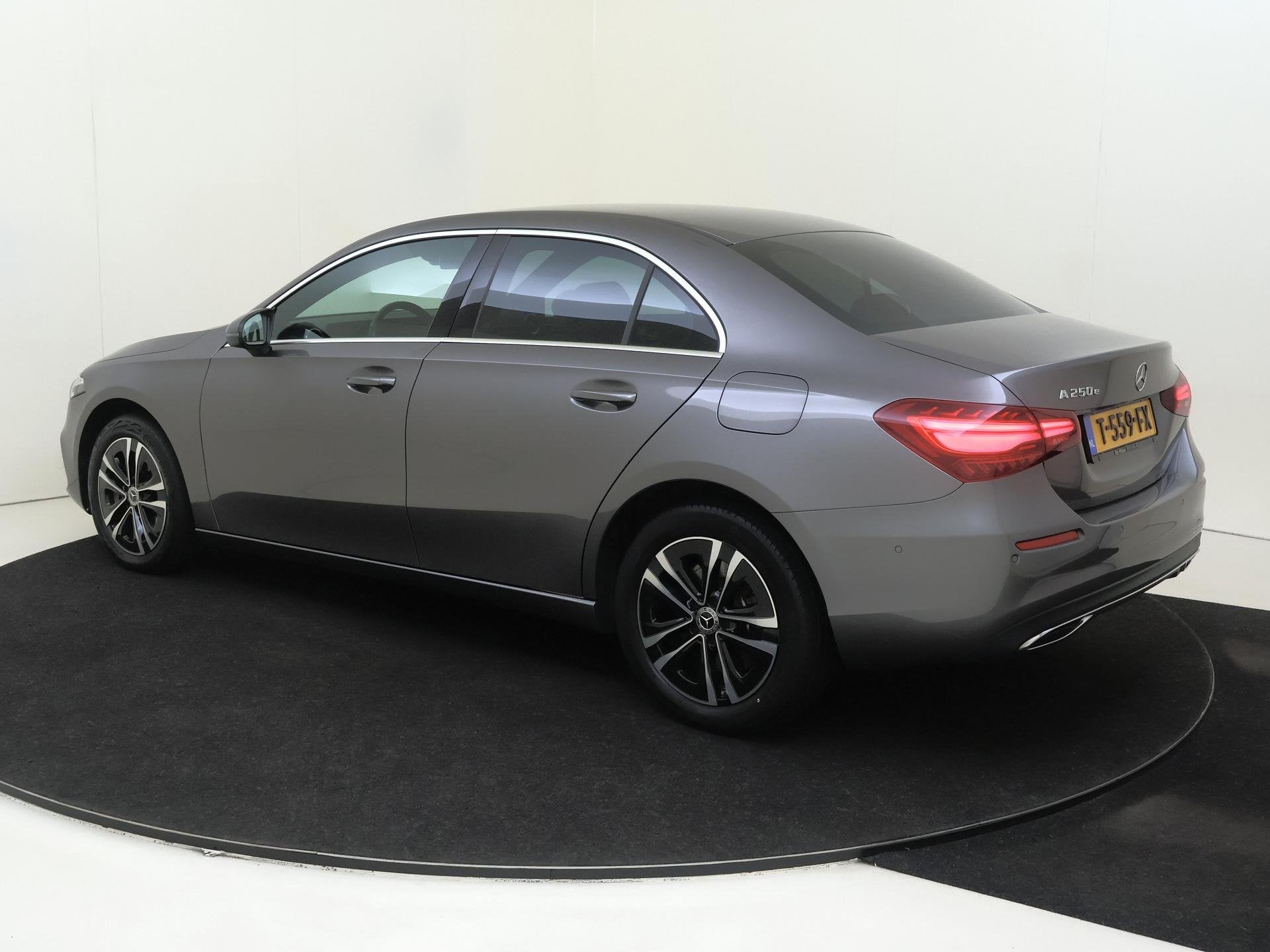 Mercedes-Benz A-Klasse 250 e Luxury Line Artico Leder / Park, Stof, Euro 6, 4 cilinders, 16 kWh