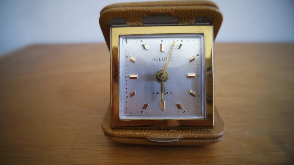 Vintage / Deluxe reiswekker 70er jaren / Retro, Witgoed en Apparatuur, Wekkers, Ophalen of Verzenden, Gebruikt, Analoog