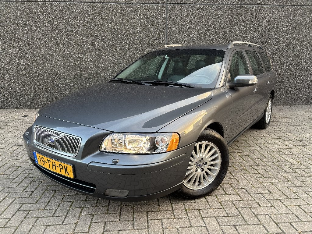 Volvo V70 2.4 170PK 2006 Grijs, Voorwielaandrijving, Dealer onderhouden, 1800 kg, Zwart
