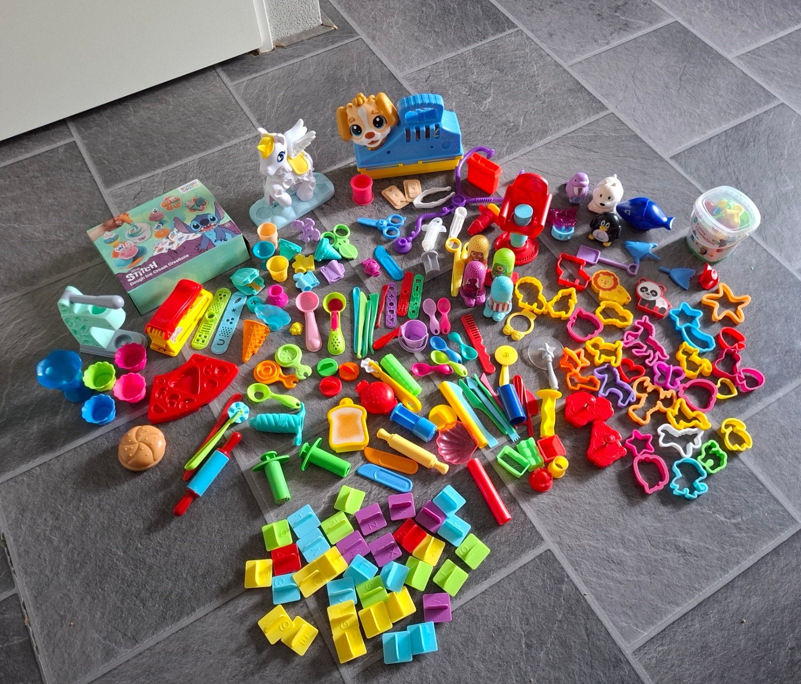 Play-Doh Eenhoorn, Hond & Veel Kleispulletjes (Gebruikt), Ophalen, Gebruikt, Knutselen