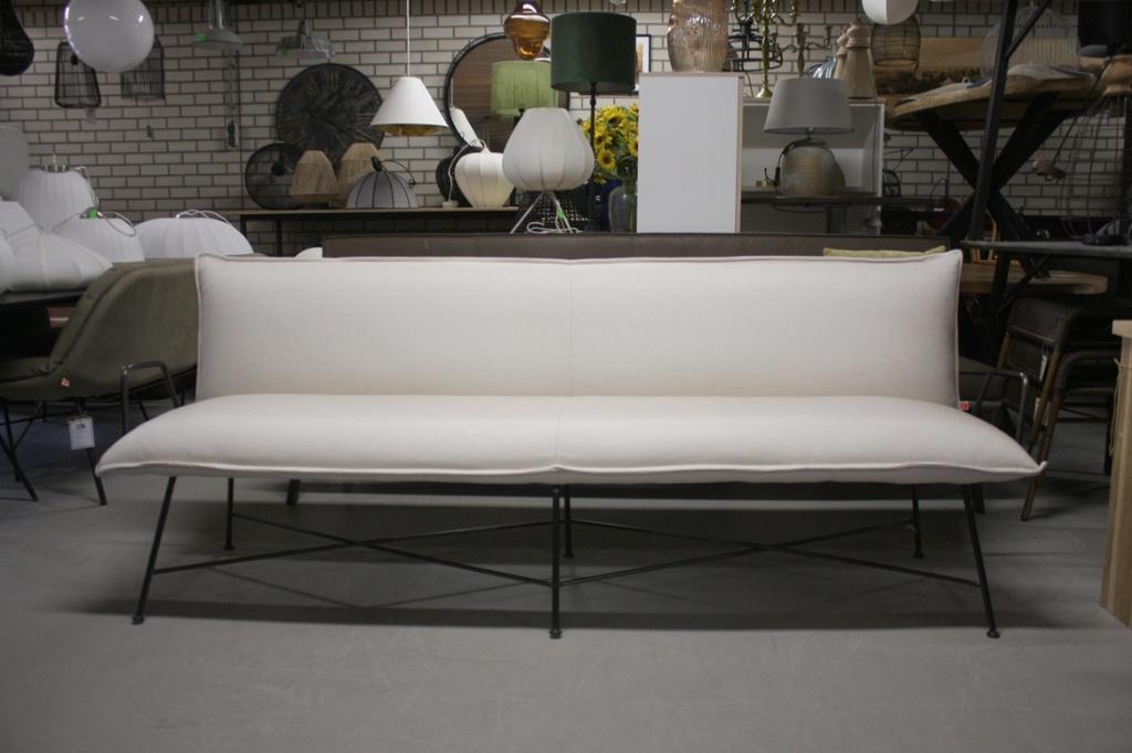 Luxe lange eetkamerbank Vidar Jess metaal stof naturel 290cm