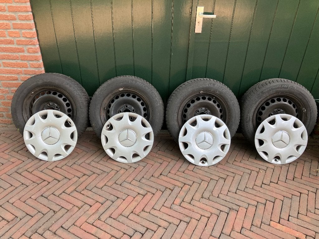 Banden , velgen met wieldoppen Mercedes A Klasse w169, Ophalen, Zo goed als nieuw