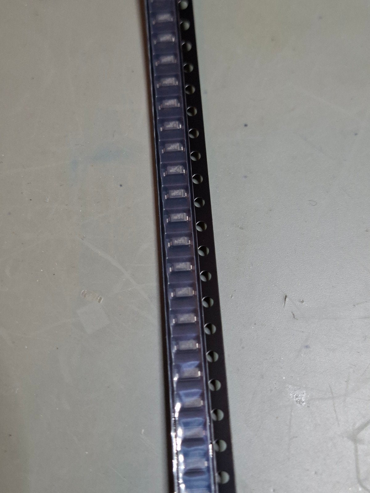 SMD Diode MBR0520 - schottky Diode 0,5A 20V, Ophalen of Verzenden, Nieuw