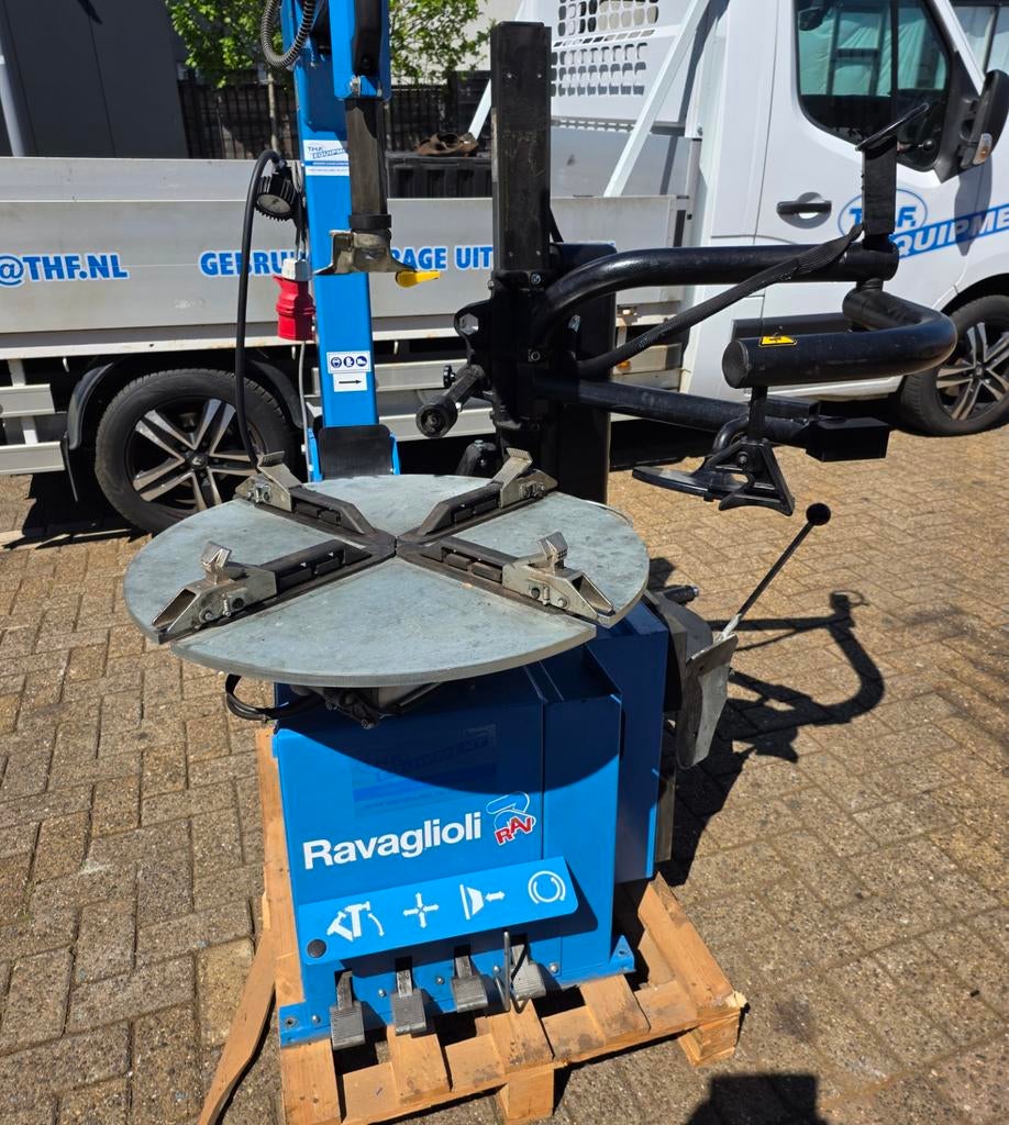Ravaglioli Banden demonteerapparaat met hulparm, Auto diversen, Autogereedschap, Ophalen, Gebruikt