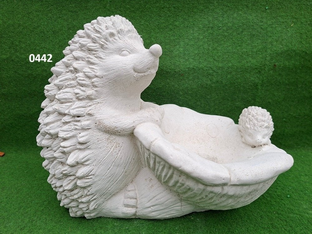 Egels met water bakje. nr 0442., Tuin en Terras, Tuinbeelden, Ophalen, Nieuw, Beton, Dierenbeeld