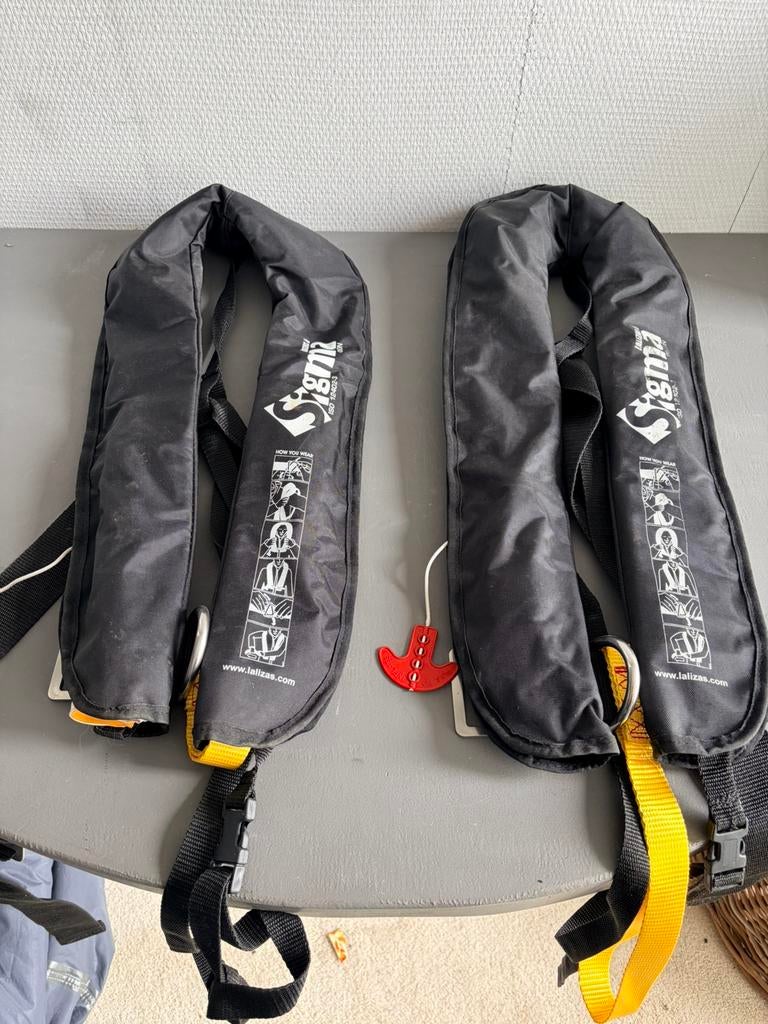 Automatisch reddingvest 2 stuks, Watersport en Boten, Ophalen of Verzenden, Zo goed als nieuw, Dame of Heer, Reddingsvest of Zwemvest