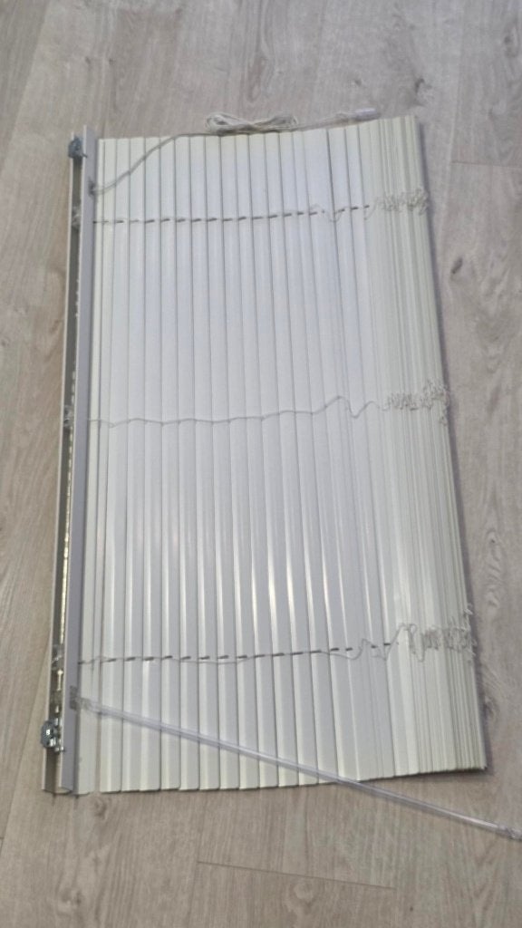 Witte aluminium jaloezieën - 97 cm breed, lamellen 25 mm, Ophalen, Jaloezie, Overige merken, Wit