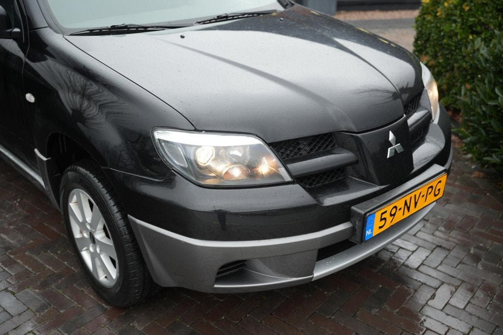 Mitsubishi Outlander 2.0 Comfort Airco Radio/CD Trekhaak, Auto's, Mitsubishi, Voorwielaandrijving, 4 cilinders, Zwart, Handgeschakeld