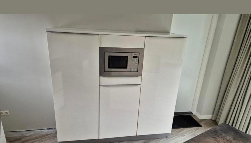 Keuken met inbouwmagnetron en afzuigkap, Ophalen, Gebruikt, Wit, Enkelwandige keuken
