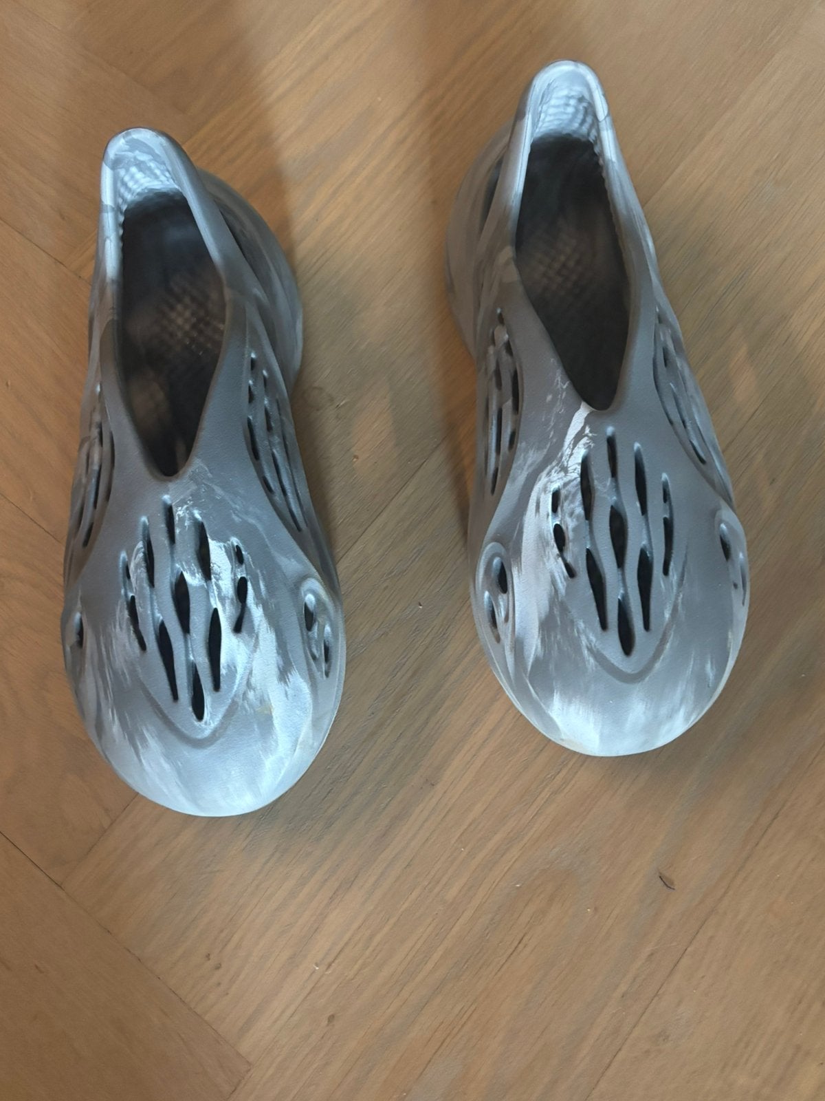 Yeezy foam RNNR granite mx maat 46, Sandalen, Overige kleuren, Ophalen of Verzenden, Zo goed als nieuw