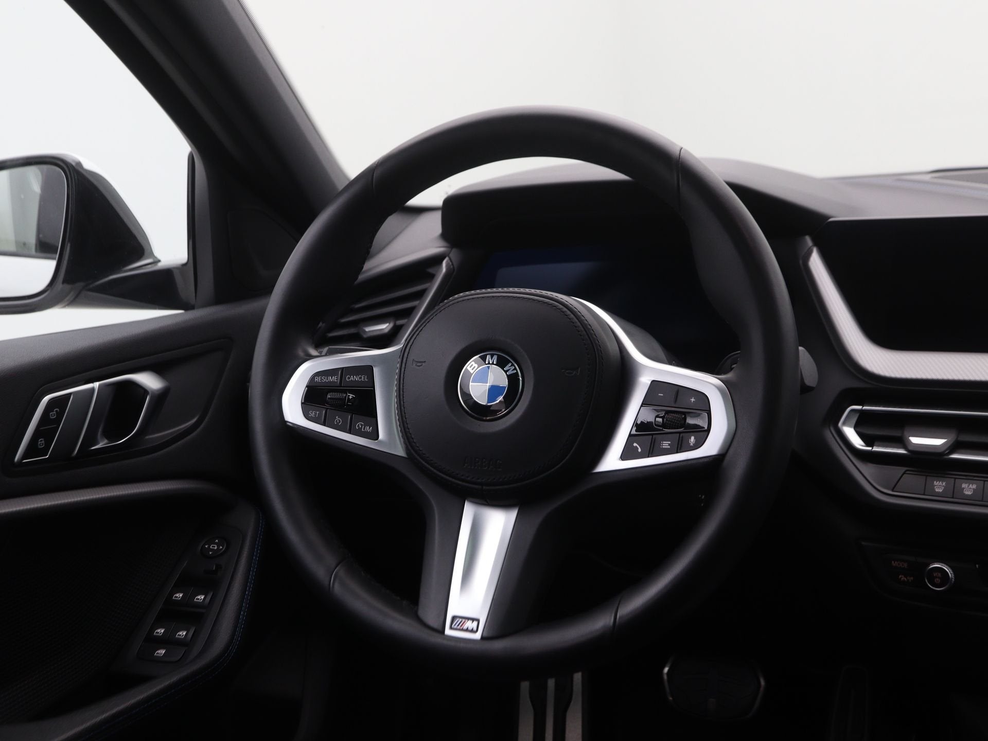 BMW 1 Serie 118i M Sport (bj 2022, automaat), 136 pk, Gebruikt, Met garantie (alle), Leder en Stof