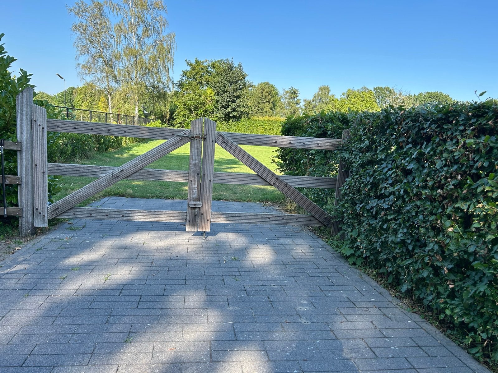 2 st. Hardhouten dubbele poorten met palen - 370x140 cm, Ophalen, Met poort, Gebruikt, Tuinhek
