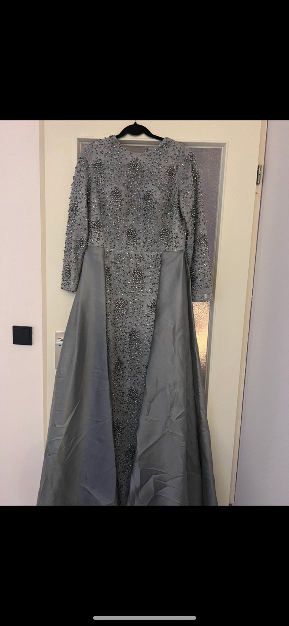 Prachtige Galajurk met Kralen en Overrok - Maat M, Kleding | Dames, Galajurk, Zo goed als nieuw, Grijs, Ophalen
