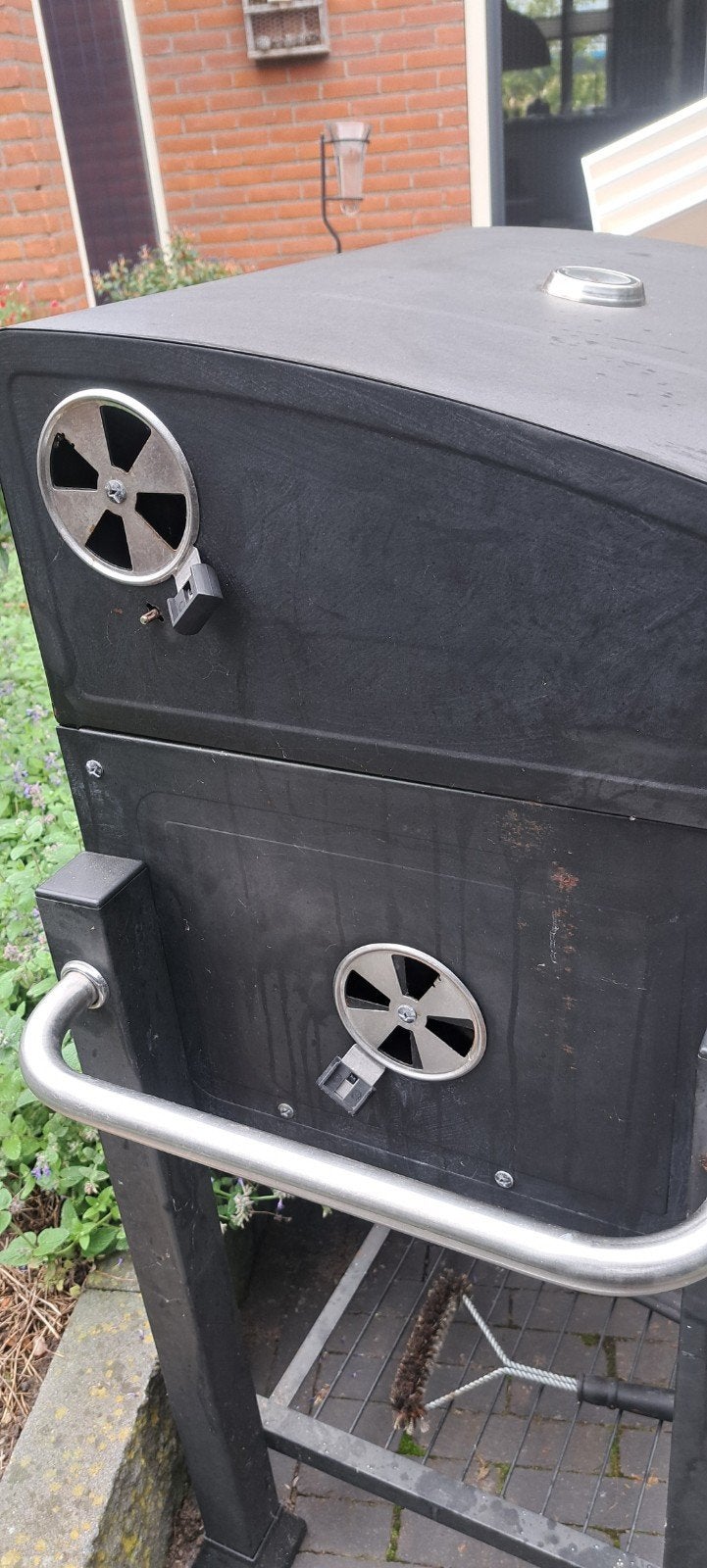 Foto 4 van BBQ Smoker - Gebruikte Houtskoolbarbecue met Thermometer