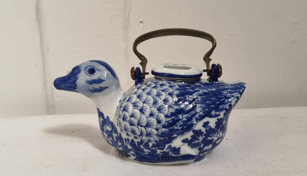 Theepot eend blauw wit vintage Duck Teapot Blue Floral, Ophalen