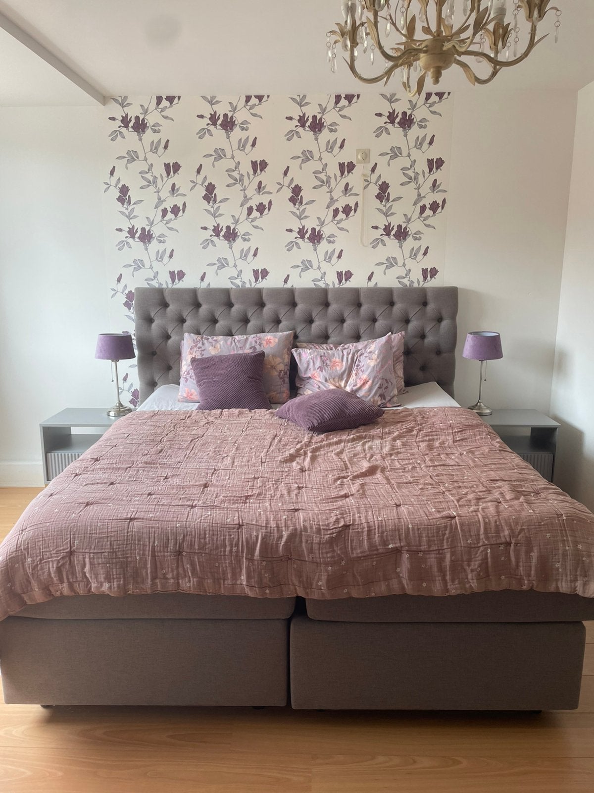 Kingsize bed with mattress 1.8mx2m, Ophalen, Zo goed als nieuw, Tweepersoons