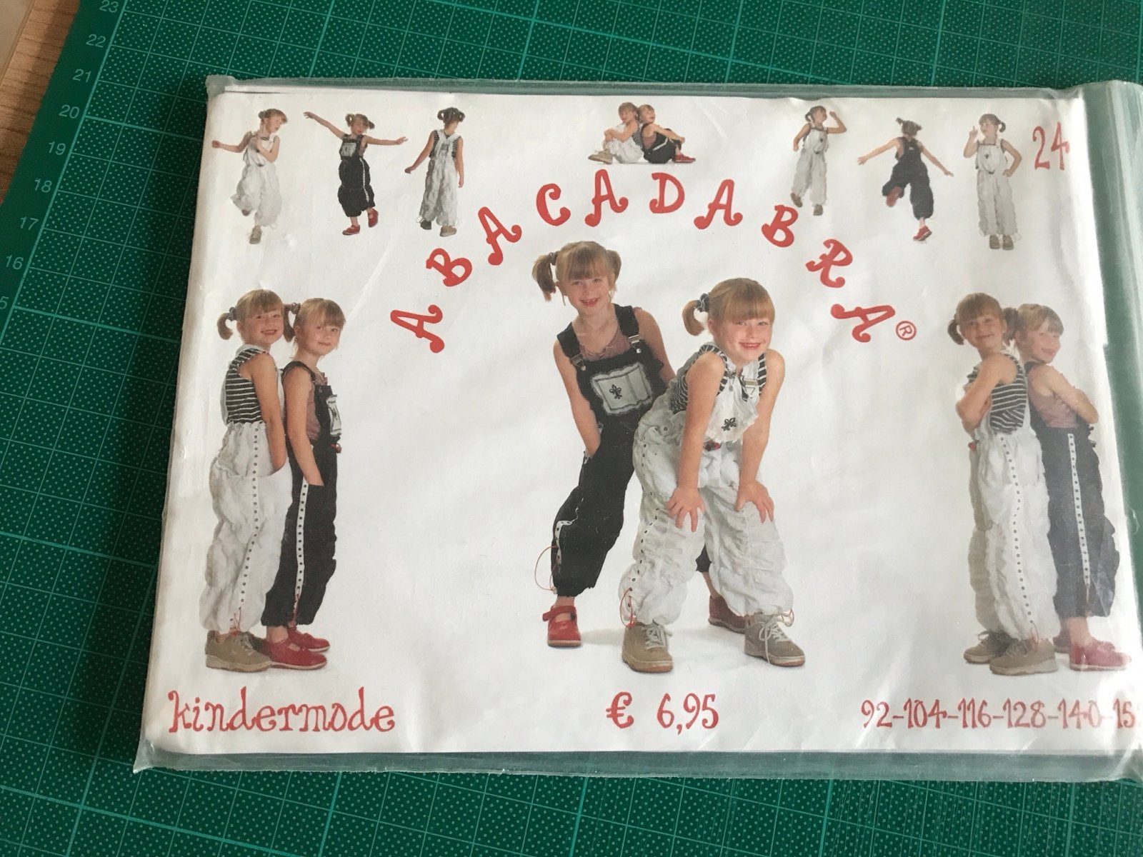 Abacadabra kinder patroon: Tuinbroek en truitje 92 152 (ei), Kind, Nieuw, Ophalen of Verzenden, Broek