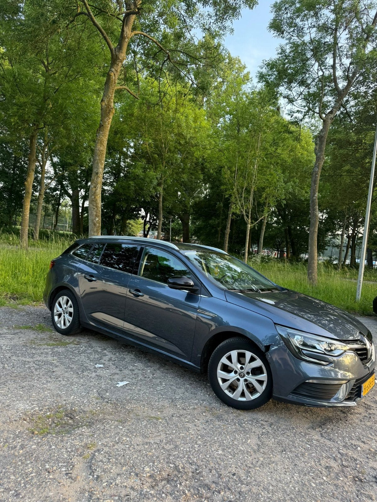 Foto 3 van Renault Mégane 1.3 Energy TCe 115pk 2020 Grijs