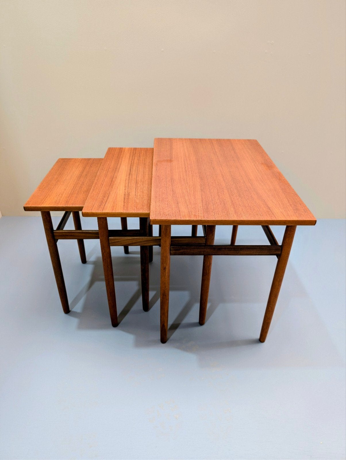 Set van 3 Mid-Century Deens design nesting tables, Huis en Inrichting, Tafels | Salontafels, Ophalen, Minder dan 50 cm, Teakhout