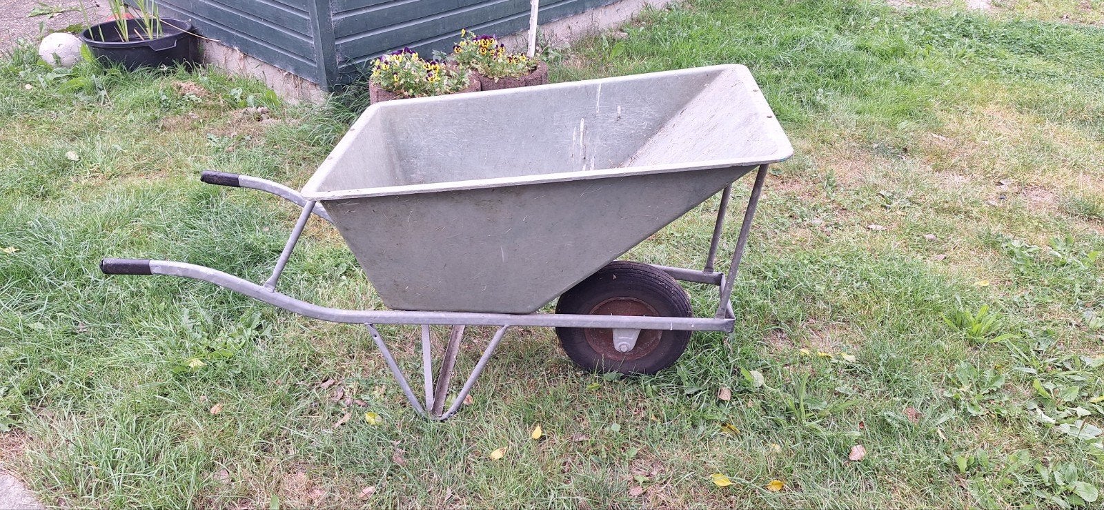 Gebruikte mestkruiwagen - Ideaal voor tuin en erf, Tuin en Terras, Kruiwagens, Ophalen of Verzenden, Gebruikt, Handmatig, Eenwielig