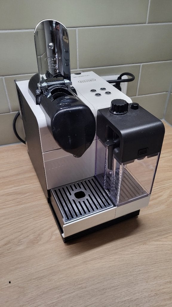 Nespresso De’Longhi Lattissima Plus EN520 koffiemachine, Ophalen, Gebruikt, Koffiemachine, 2 tot 4 kopjes