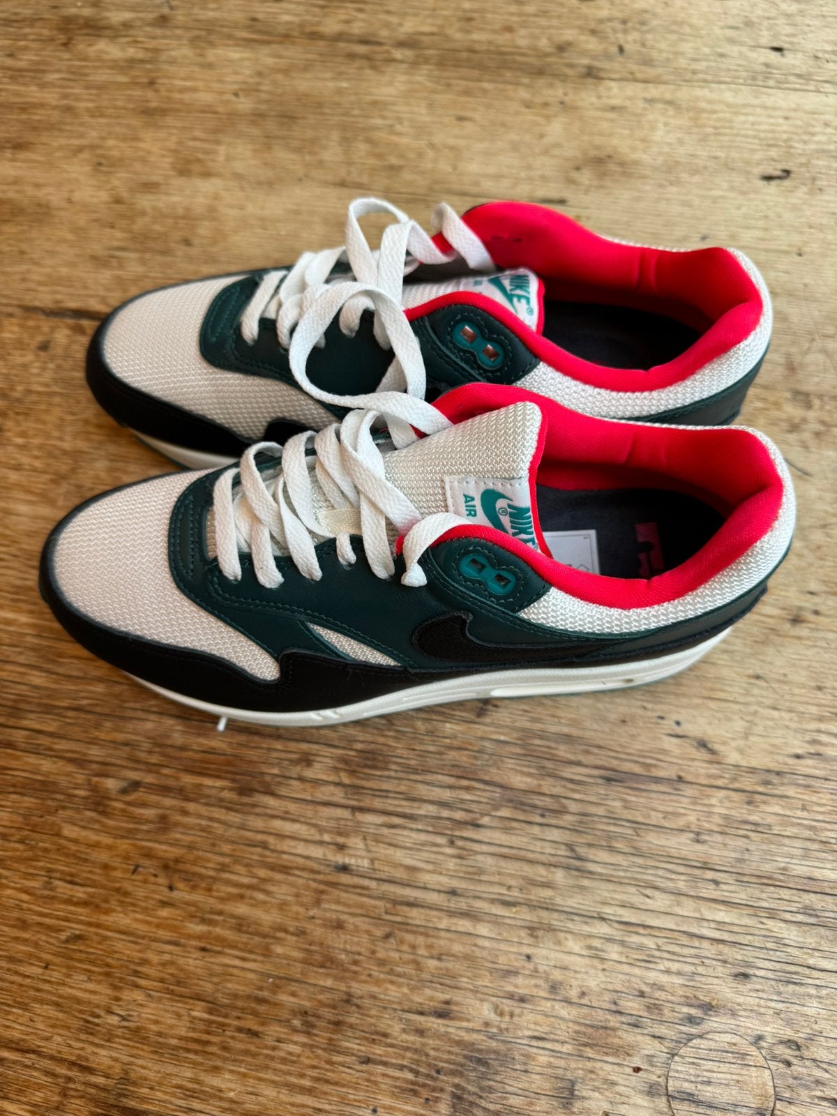 Nike Air Max 1 LeBron James Liverpool F.C. Maat US 8 (41), Jongen of Meisje, Schoenen, Ophalen of Verzenden, Zo goed als nieuw