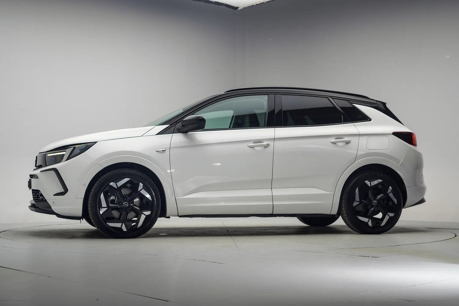 Opel Grandland 1.6 Turbo Plug-In Hybrid 4x4 GSe [ SoH 97,5%, Auto's, Verwarmde buitenspiegels, 4 cilinders, 1776 kg, Wit