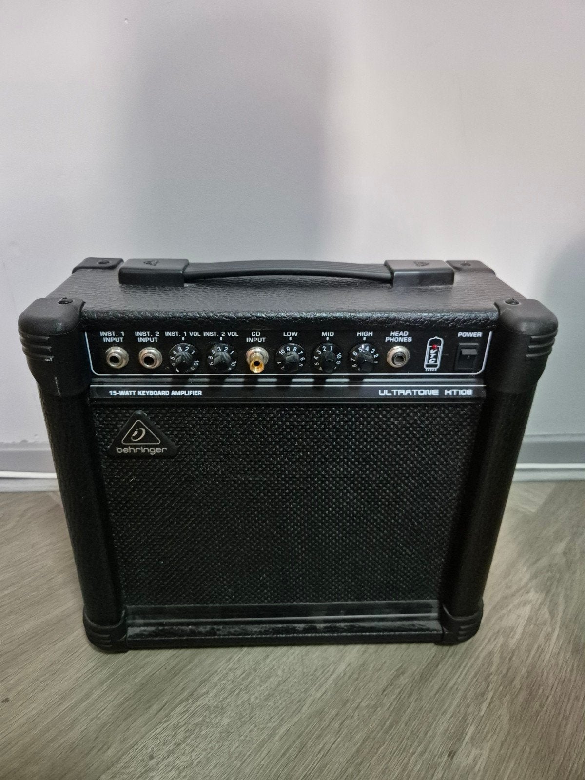 Behringer Ultratone KT108 15-watt keyboardversterker, Ophalen of Verzenden, Zo goed als nieuw, Minder dan 500 watt, Keyboardversterker