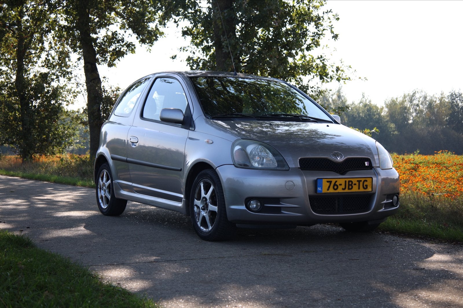 Toyota Yaris 1.5 16V Vvti 3DR T Sport 2002 Grijs, Auto's, Voorwielaandrijving, 1497 cc, 31 €/maand, 4 cilinders