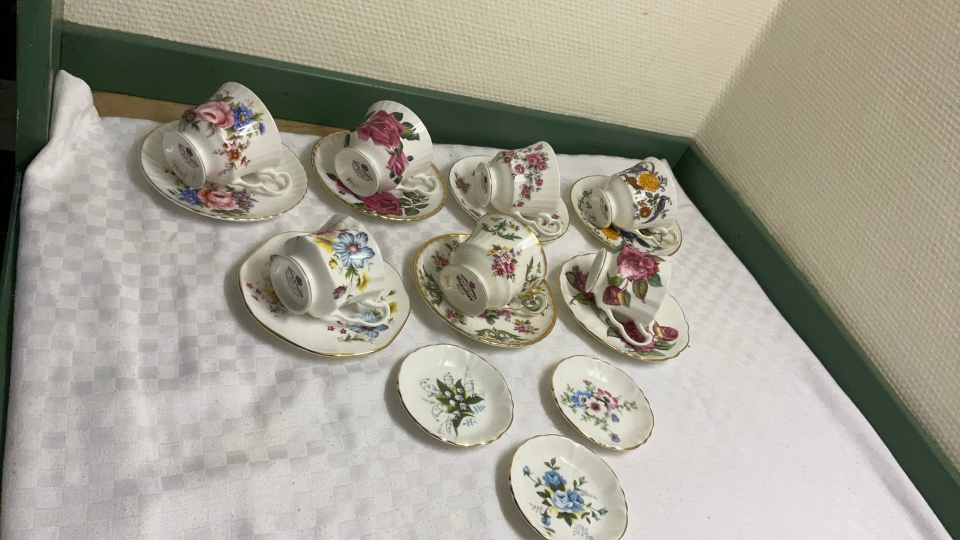 Royal windsor, bone china, romantische kopjes, theetipjes, Antiek en Kunst, Antiek | Servies compleet, Ophalen of Verzenden