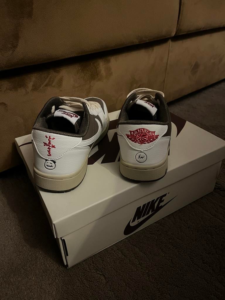 Nike Air Jordan 1 Low Travis Scott Reverse Mocha, Bruin, Nieuw, Ophalen of Verzenden, Sneakers of Gympen