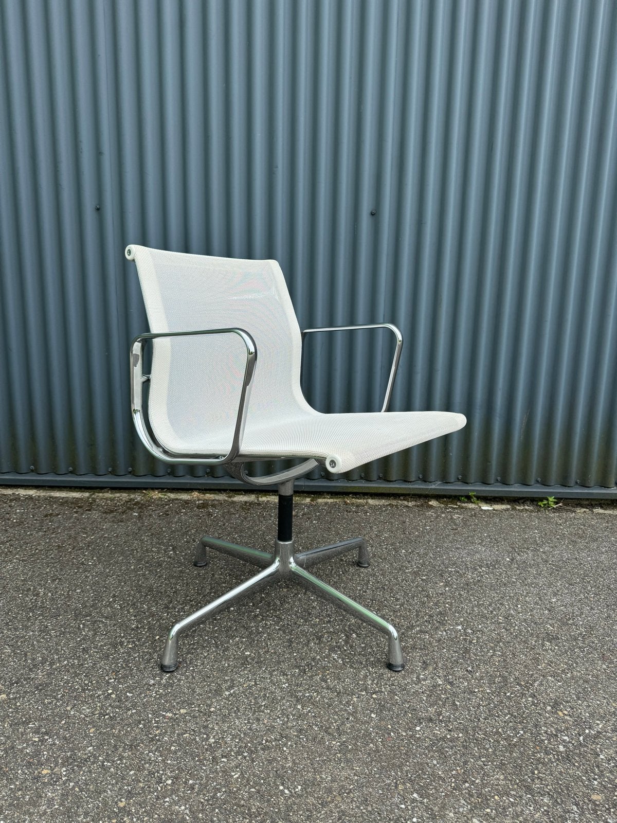 Vitra Eames EA107/EA108 stoelen, nog enkele beschikbaar, Ophalen, Gebruikt, Wit, Eames