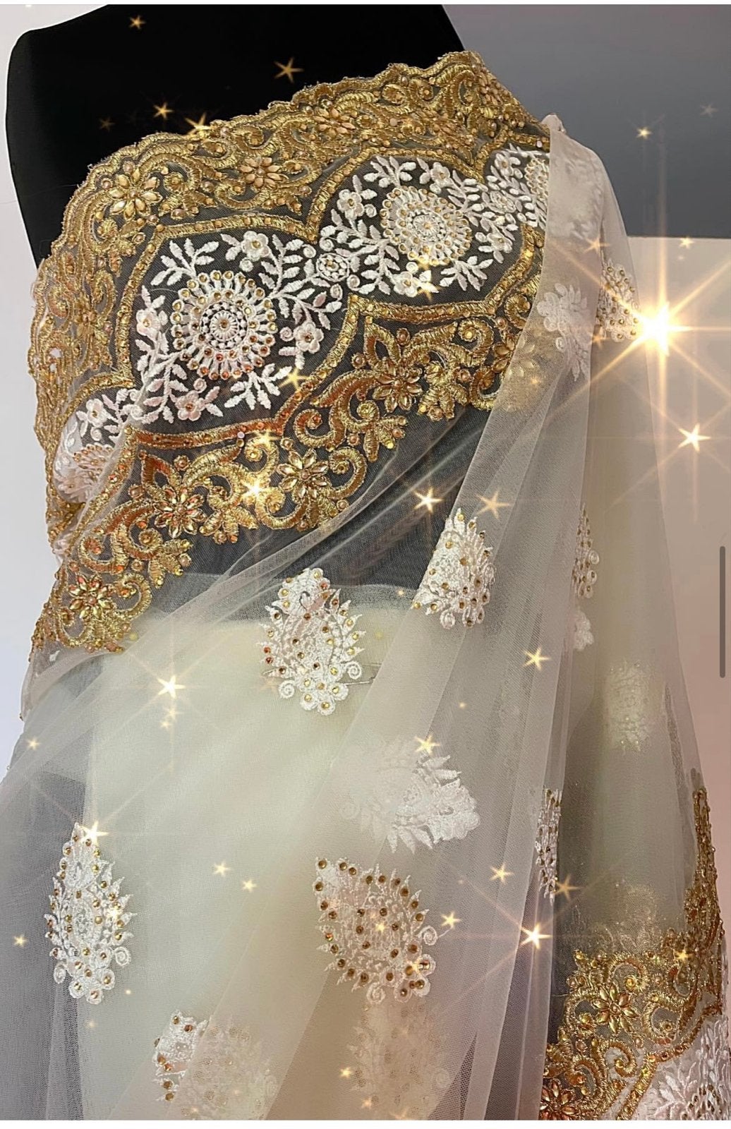 Schitterende Indiase Sari met Goudkleurig Borduurwerk, Overige typen, Maat 42/44 (L), Nieuw, Ophalen of Verzenden