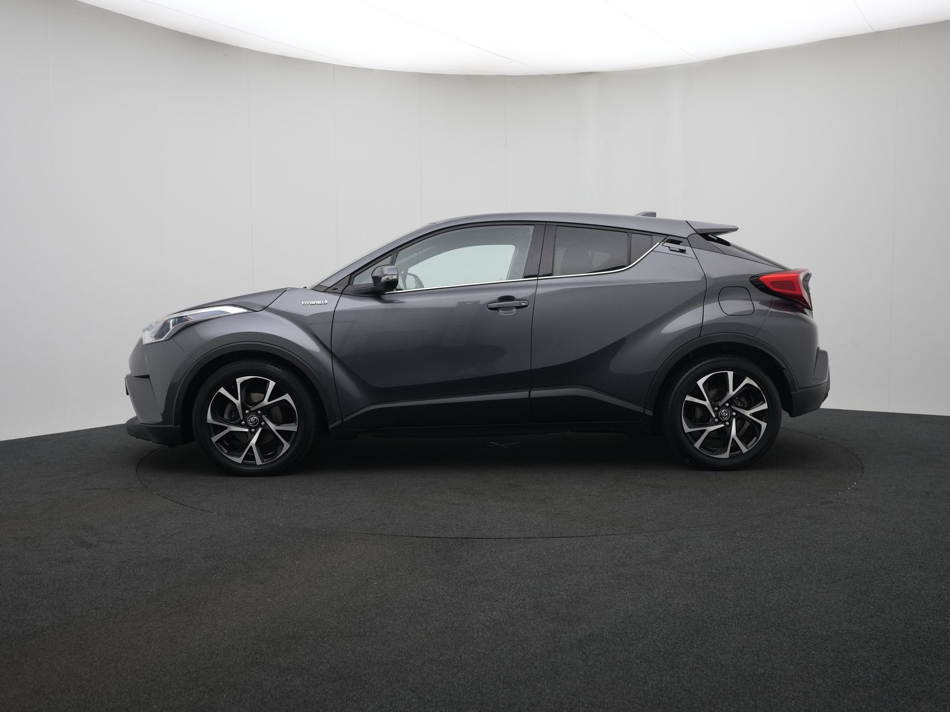 Toyota C-HR 1.8 Hybrid Dynamic (bj 2019, automaat), Auto's, 12 maanden, Stof, 4 cilinders, 122 pk