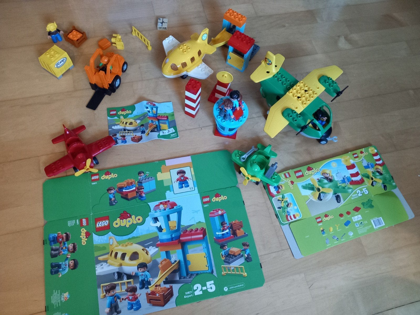 Duplo Vliegveld met 4 Vliegtuigen - Super Compleet!, Compleet, Ophalen of Verzenden, Duplo, Complete set
