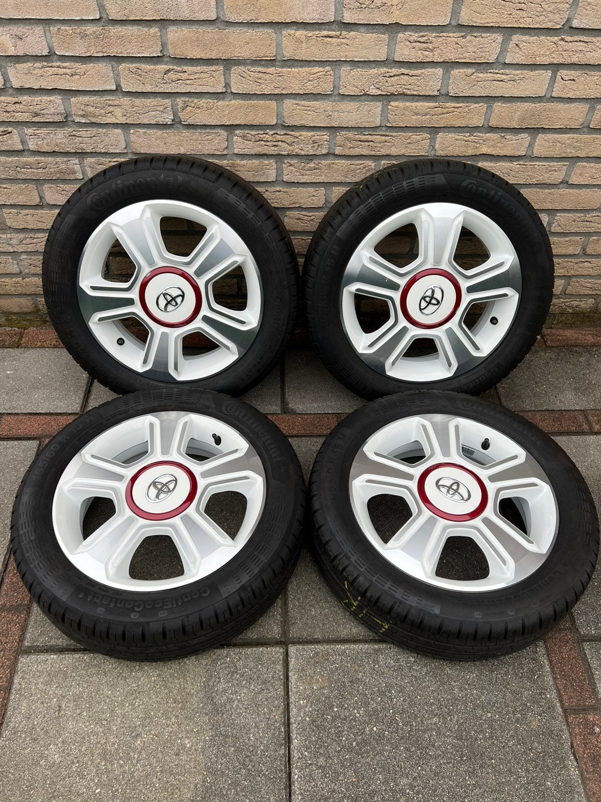 15 inch ORG Toyota aygo velgen met banden 4x100, Auto-onderdelen, Ophalen, 15 inch, Banden en Velgen, Zomerbanden