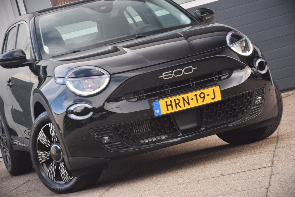 Fiat 600 1.2 Hybrid Urban FULL OPTIONS!, Auto's, Gebruikt, 1199 cc, 620 kg, Zwart